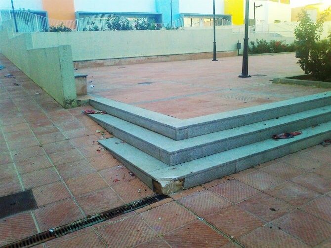 El PSOE de Gibraleón critica la falta de limpieza tras la privatización del servicio que cuesta más de 54.000 euros al mes