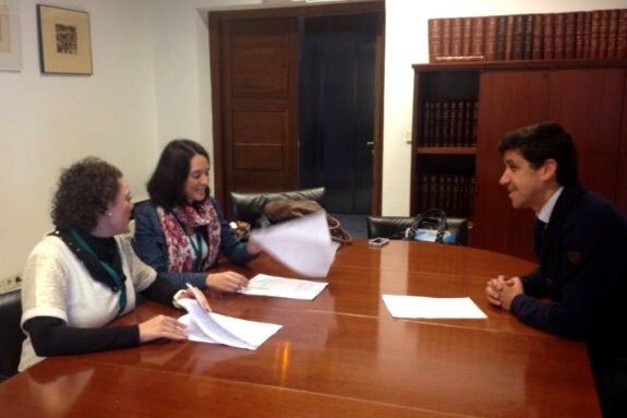 El PP denuncia que la Junta despide a 45 administrativos de colegios de Infantil y Primaria
