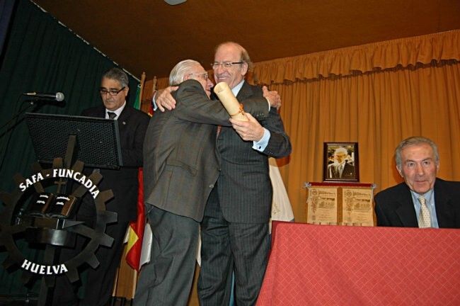 La Asociación de Antiguos Alumnos Safa Funcadia homenajea a José Bacedoni y Juan Gil Zamora