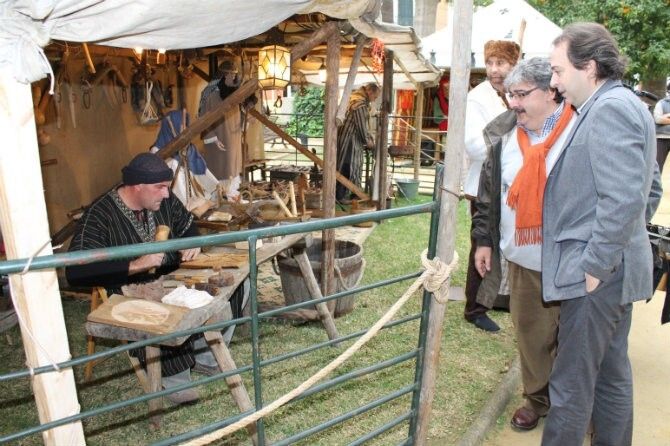 Medio centenar de puestos conforman la nueva edición del Mercado Navideño Hebreo
