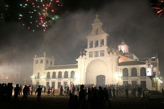 La Policía Local refuerza su dispositivo de seguridad para el Fin de Año en El Rocío y Matalascañas