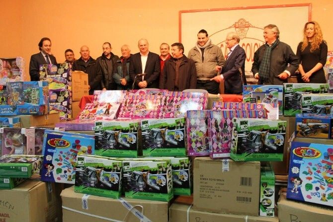 Los Reyes Magos onubenses ya tienen sus coronas