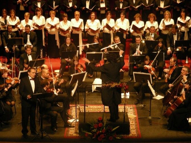 La Coral de Valverde lleva a escena la zarzuela ‘La rosa del azafrán’ para celebrar su 50 aniversario