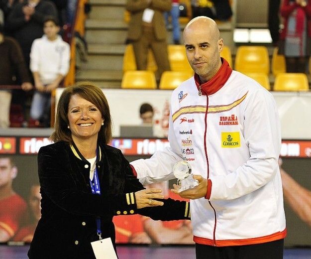 Sierra celebra sus 100 partidos con España ganando a Suecia (24-28)