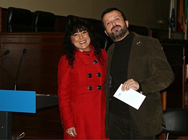 Jorge Moreno recibe los 5.000 euros del Premio Teatral Jesús Domínguez por su obra 'Garrulos'