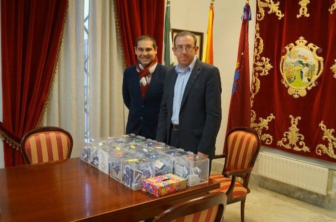 Diputación regala en Aracena una cesta con productos de la provincia