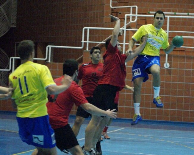 Gran victoria del PAN Moguer con un Alejandro Millán estelar (29-27)