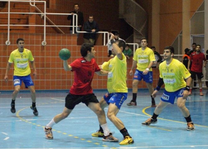 Gran victoria del PAN Moguer con un Alejandro Millán estelar (29-27)
