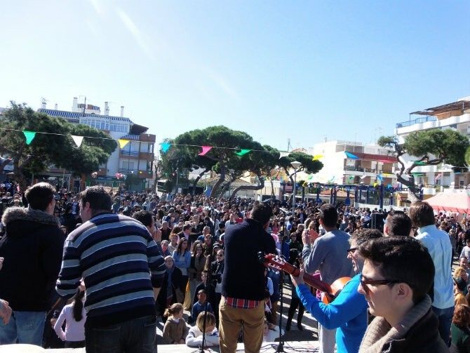Miles de personas disfrutan de la ‘chirlá’ del Carnaval de la Luz