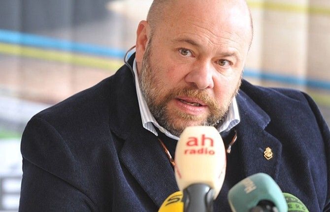 Comas: 'Hay gente que se crispa por todo y luego lo paga en el estadio con nuestro entrenador'