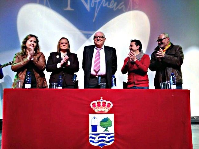 Isla Cristina rinde un emotivo homenaje al carnavalero Paco Bueno