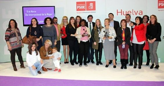 El PSOE rinde homenaje a mujeres y colectivos en la reivindicación de los derechos de la mujer
