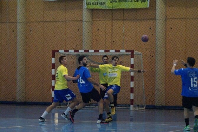 El PAN Moguer mantiene su fortaleza en casa ante Montequinto (26-23)