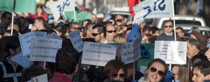 Más de mil personas apoyan a los trabajadores del Blanca Paloma