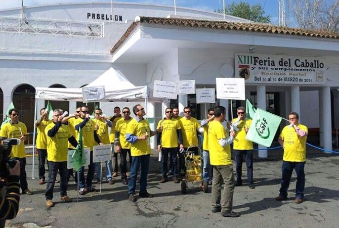 La Policía Local de Cartaya protesta en la feria del caballo por la pasividad municipal ante la falta de recursos