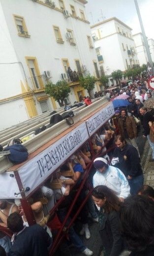 Ensayo solidario de la Hermandad de las Tres Caídas para recaudar alimentos