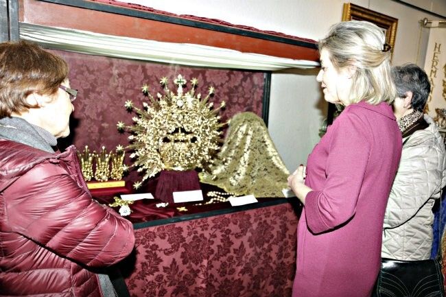 La exposición 'Miradas Cofrades' ya se puede visitar en la Casa de la Cultura de Aljaraque