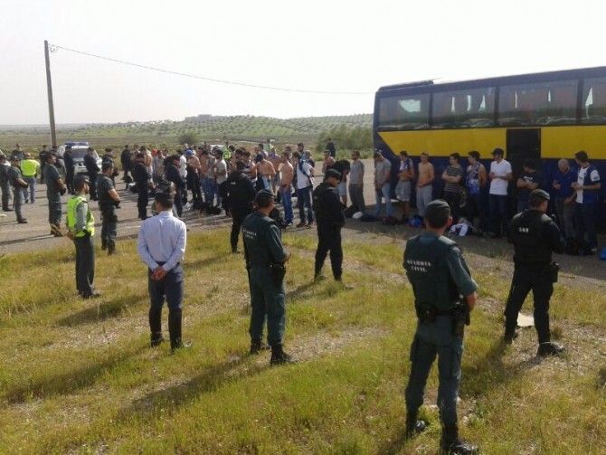 Intervienen armas blancas y bengalas a ultras del Oporto en Ayamonte