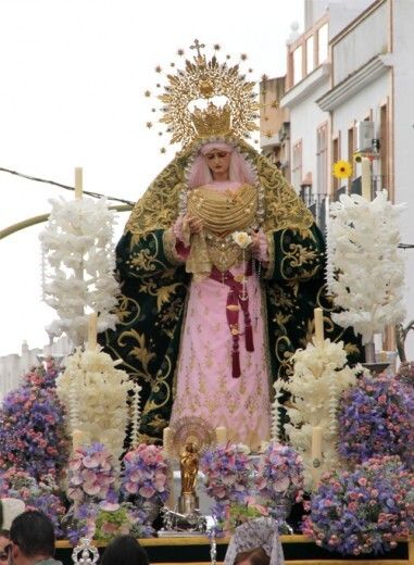 La lluvia acorta el recorrido del Cristo Resucitado y la Virgen de la Esperanza en San Juan