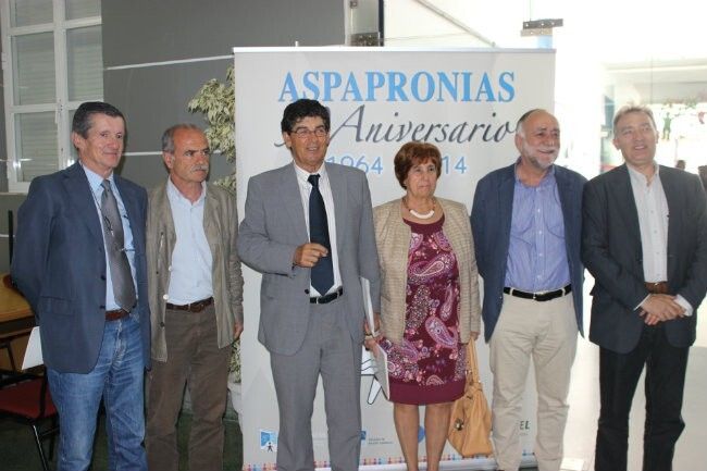 Valderas subraya que la atención a las personas dependientes sigue siendo una prioridad para la Junta