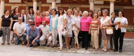 El patio del Ayuntamiento acoge los trabajos del Certamen de Pintura al Aire Libre 'Ciudad de Huelva'