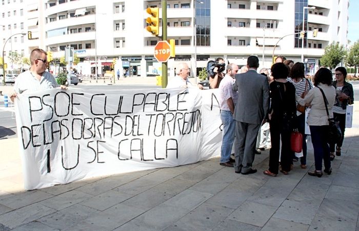 Valderas asegura que la rehabilitación de las viviendas del Torrejón 'está en la agenda' de la Consejería