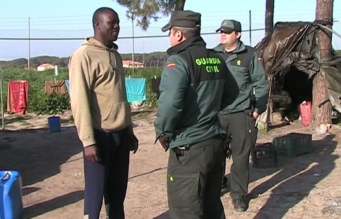 La Guardia Civil imputa a una banda que vendía supuestas altas de la seguridad social a inmigrantes