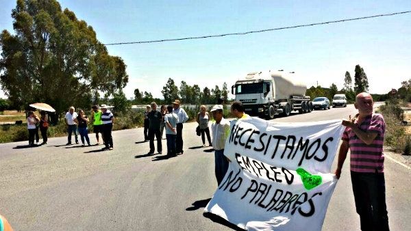 Vecinos de Valdelamusa se manifestarán todos los días en las puertas de Matsa hasta recibir una solución