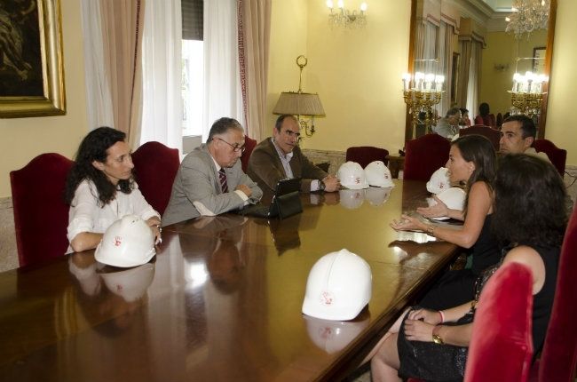 El COAH pasa a la acción ante 'el fraude social' que supondría la futura Ley de Servicios Profesionales