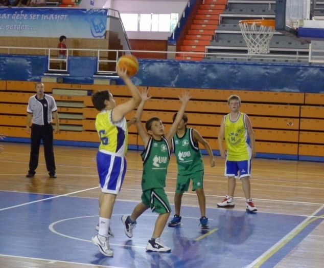 El Maristas 2002, campeón del Provincial minimasculino al ganar al CD Huelva