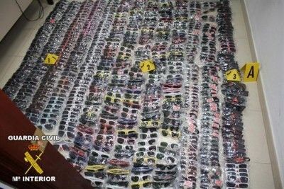 Detenidas dos personas e incautados 1.868 objetos falsificados en Lepe