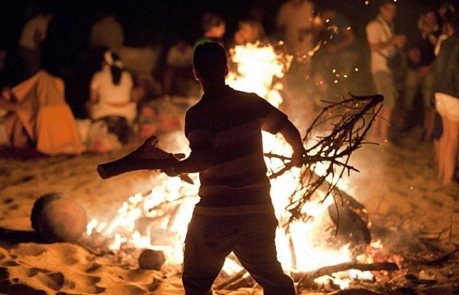 Las playas de Punta festejan este lunes la noche de San Juan con siete hogueras controladas