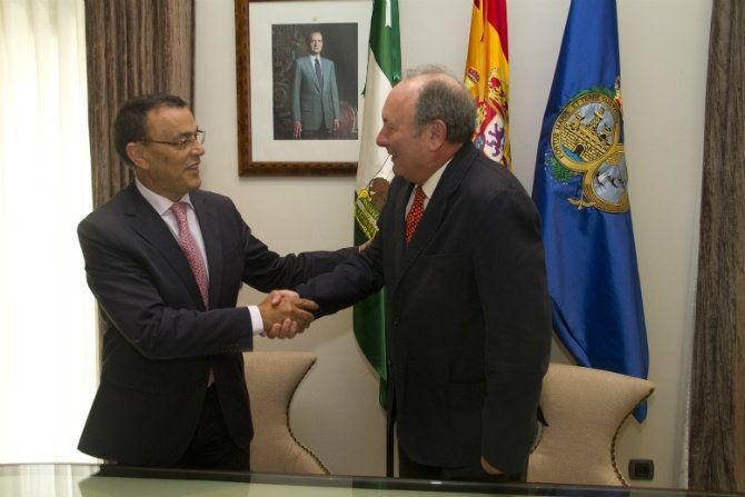 Diputación y Cepsa renuevan su colaboración para la programación en el Muelle de las Carabelas