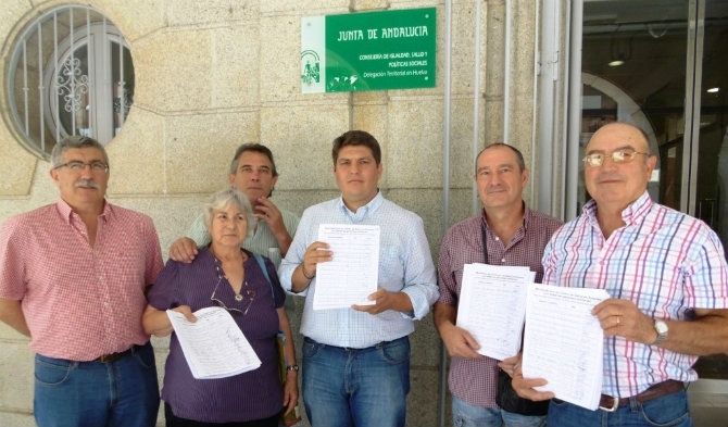 Zalamea entrega más de 1.500 firmas contra las deficiencias de su centro de salud