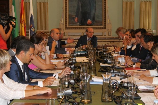 El pleno del Ayuntamiento aprueba instar a la Junta a cumplir las recomendaciones de la SEE