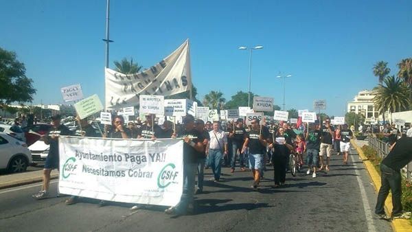 La plantilla del Ayuntamiento de Ayamonte se manifiesta por los retrasos e impagos de las nóminas