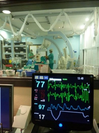 Cerca de 200 pacientes se benefician en el Juan Ramón Jiménez de tratamientos vasculares de alta complejidad