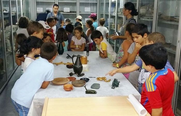 La Escuela de Exploradores de Marismas del Odiel descubre a los más pequeños los misterios del Museo