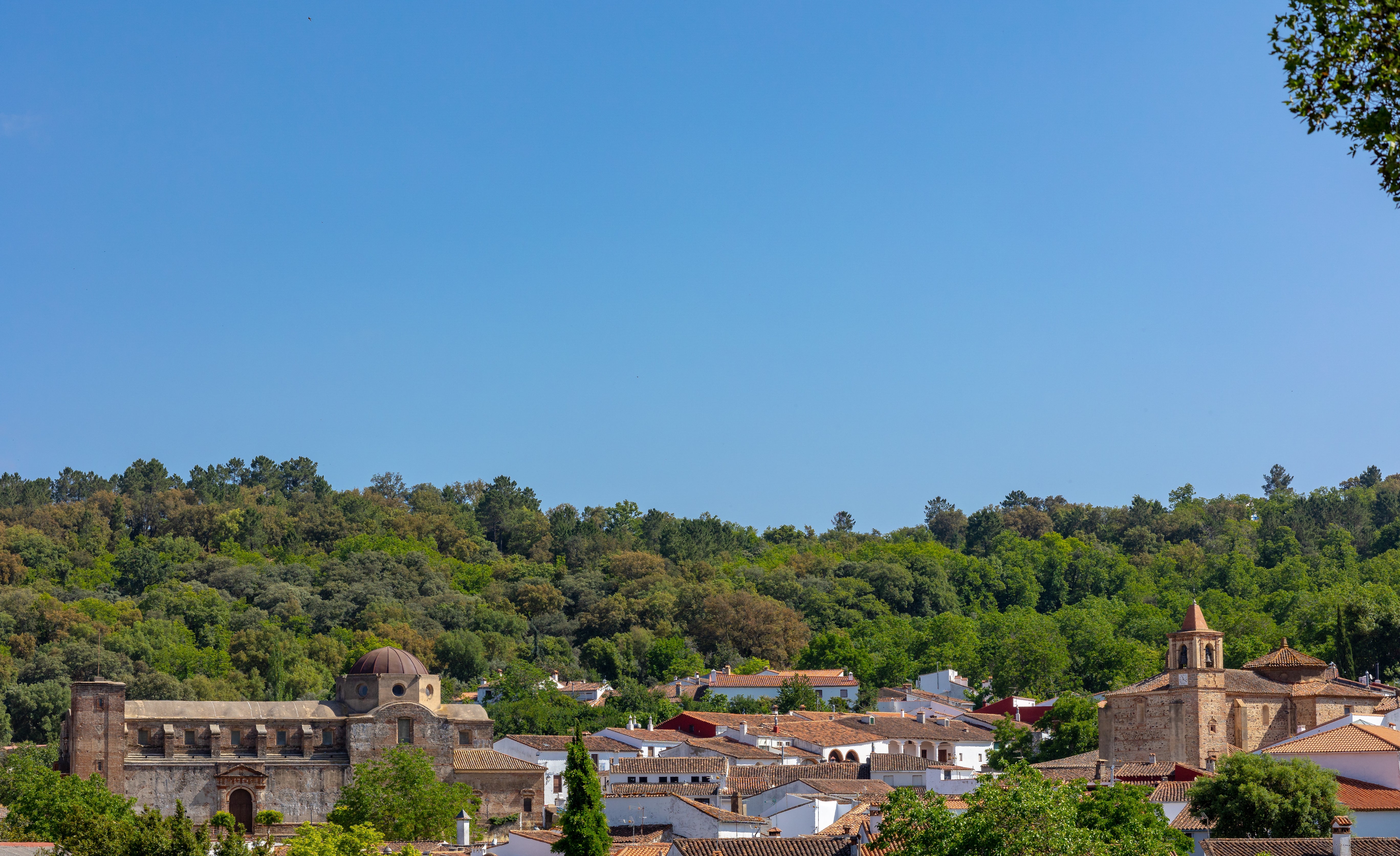 Pueblo de Castaño del Robledo, en la sierra de Huelva