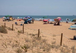 Estas son las playas y piscinas de Huelva en las que no se podrá fumar este verano