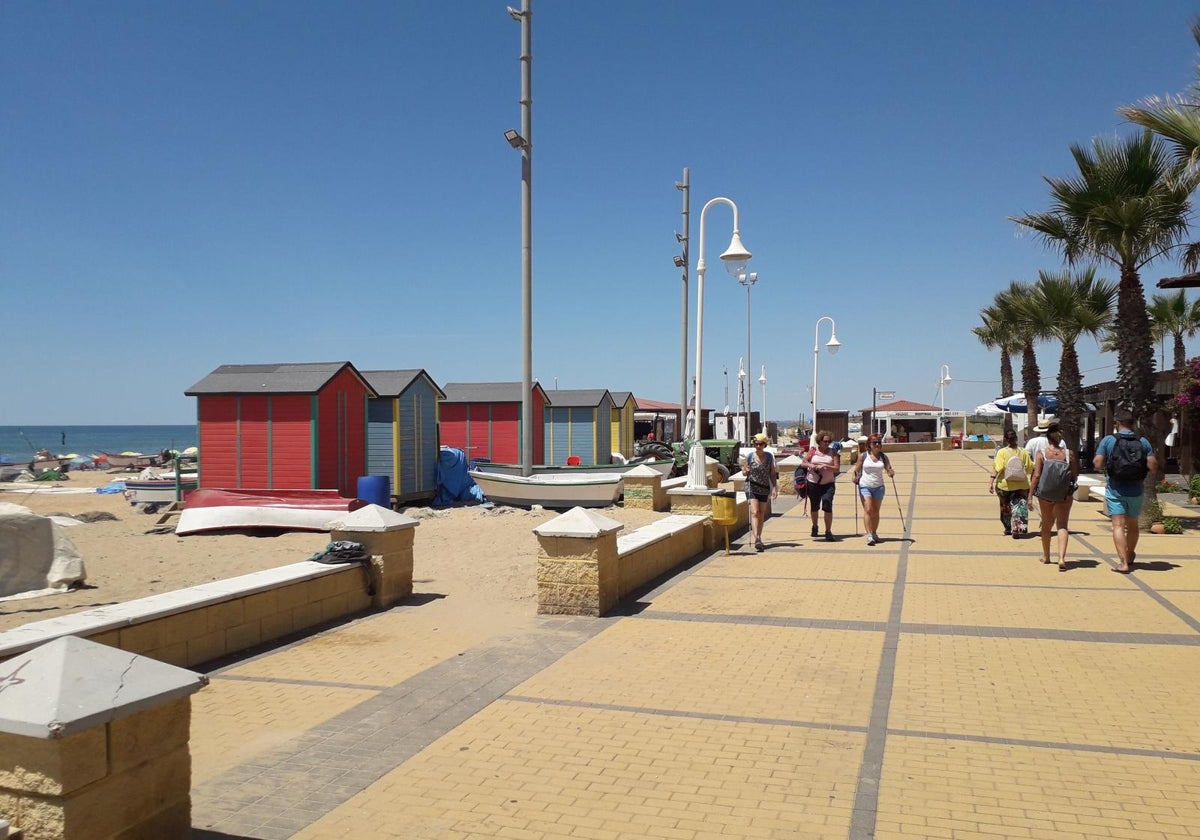 Este colorido barrio de Huelva se encuentra en una de las playas más conocidas de la provincia