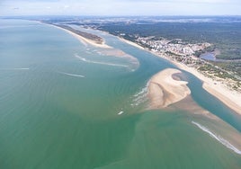 Esta es la única playa de Huelva que cuenta con una Certificación de Calidad Ambiental: tiene 12 kilómetros de arena dorada
