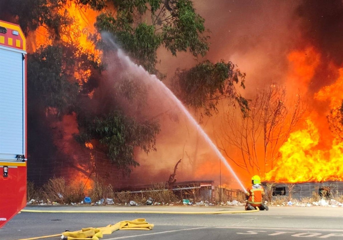 Incendio en un asentamiento de Palos de la Frontera