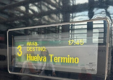 Imagen secundaria 1 - Usuarios del Alvia denuncian un nuevo retraso en el tren: «Siempre Huelva, de pena»