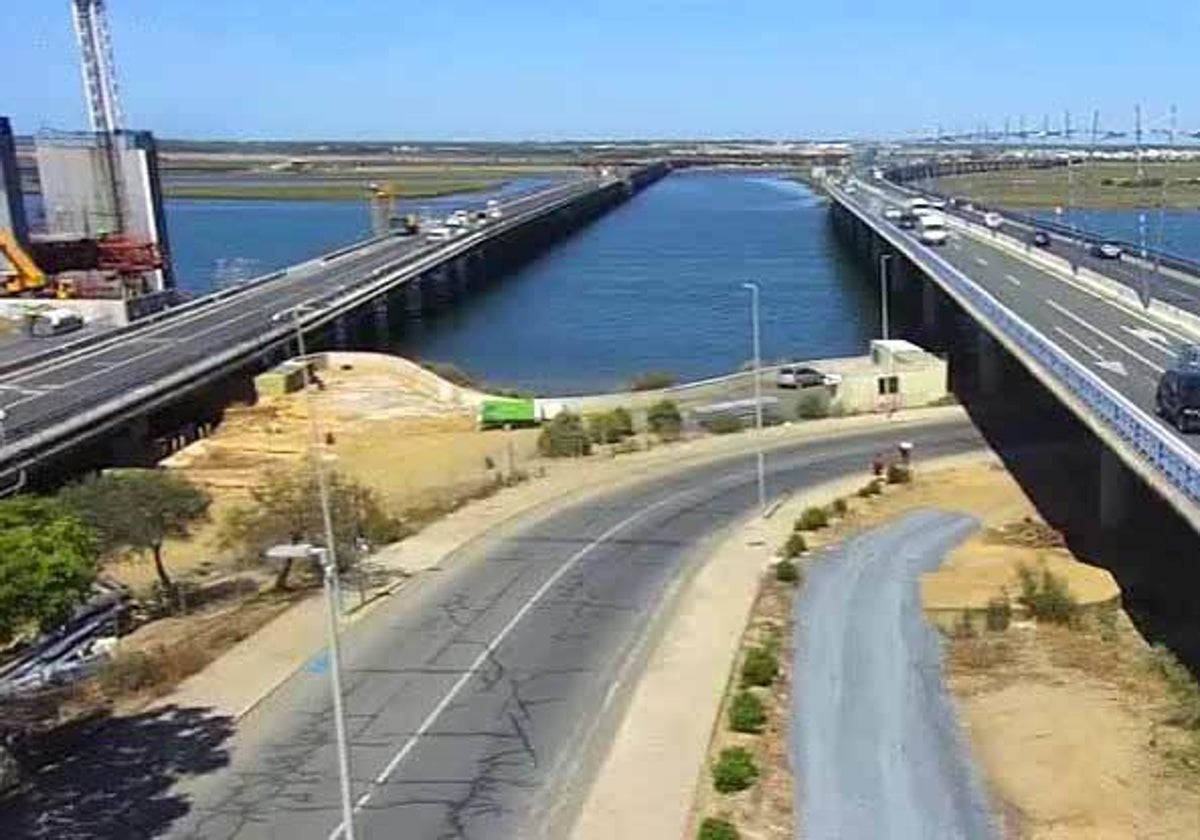 Vista del puente Sifón junto al del Odiel