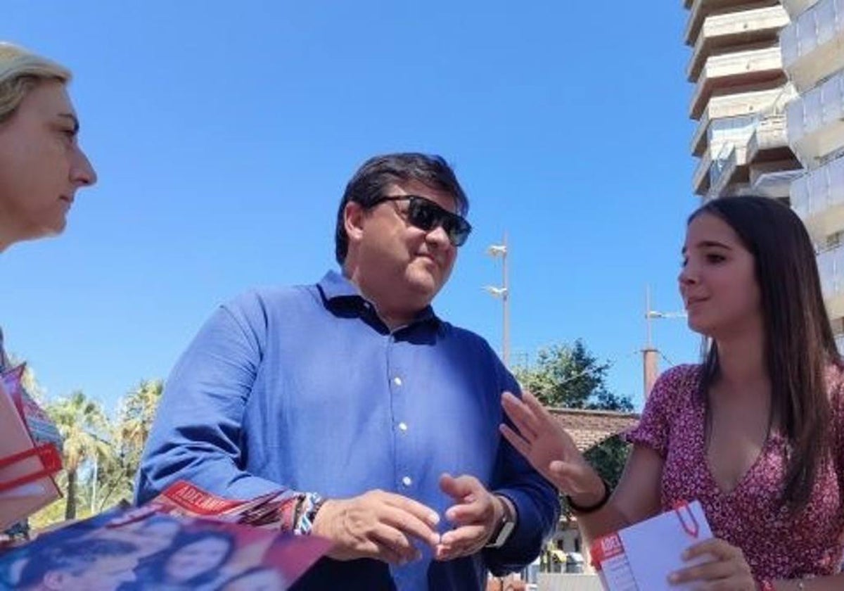 Gabriel Cruz ha intercambiado impresiones con los jóvenes sobre lo que piensan de las elecciones