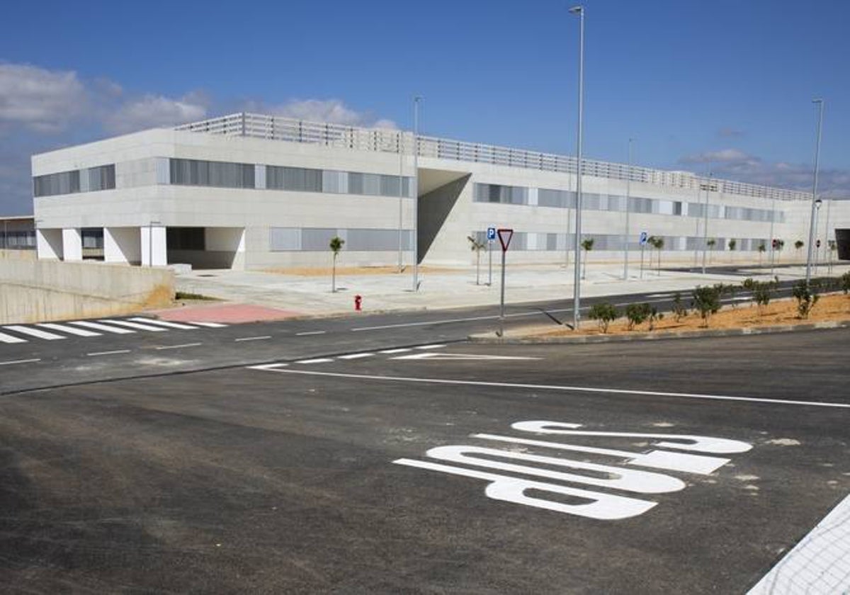 Los acceso al Chare de Lepe están pendientes de construir desde hace años