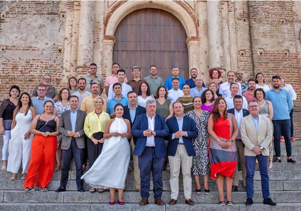 Los alcaldes y alcaldesas reunidos en Castaño del Robledo