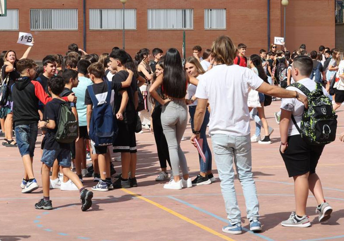 Foto de archivo de alumnado de Secundaria en un instituto