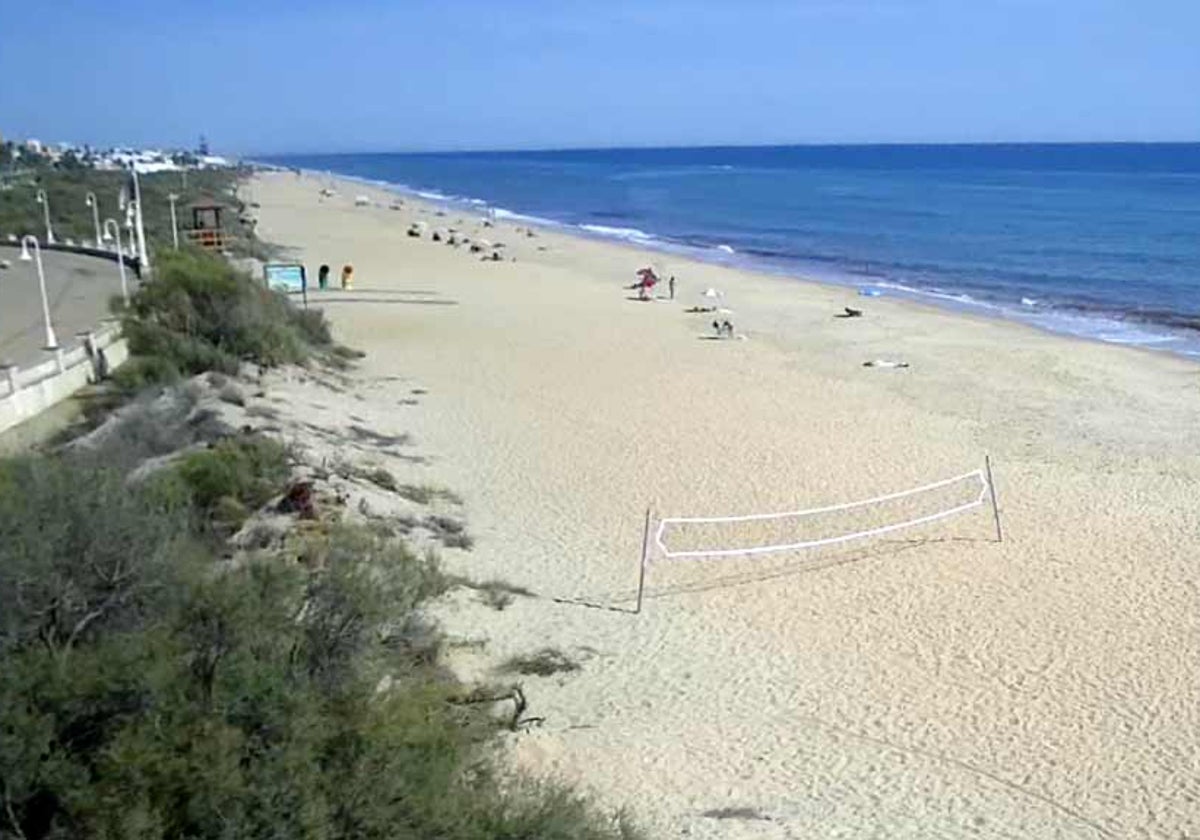 La playa de Islantilla este lunes por la tarde